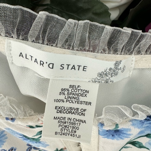 Altar’d State Blue Floral Crop Top - Picture 3 of 5